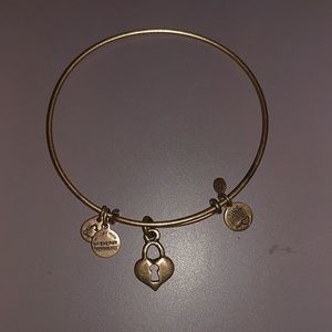 Alex&ani Key To My Heart bangle 💕